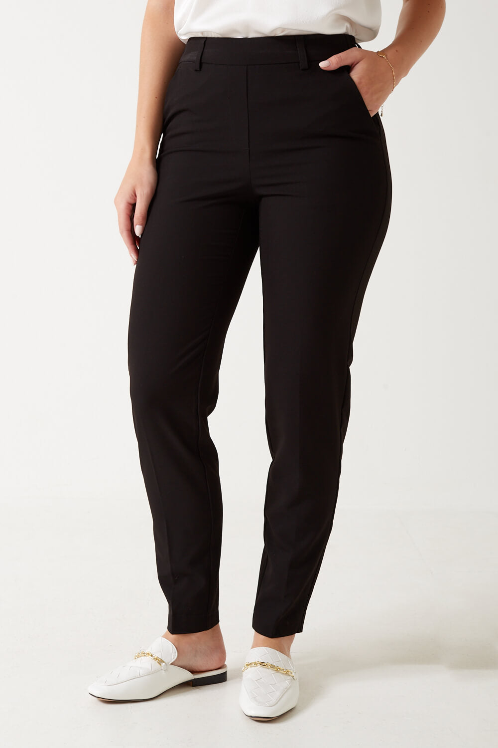 Zelda MR Tapered Pant in Black