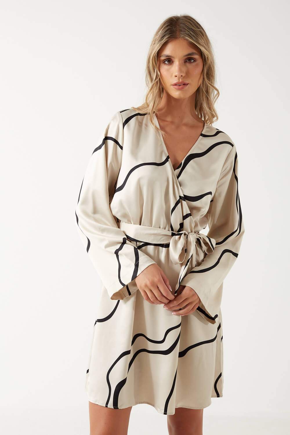 Merle Long Sleeve Short Wrap Printed Dress in Grey
