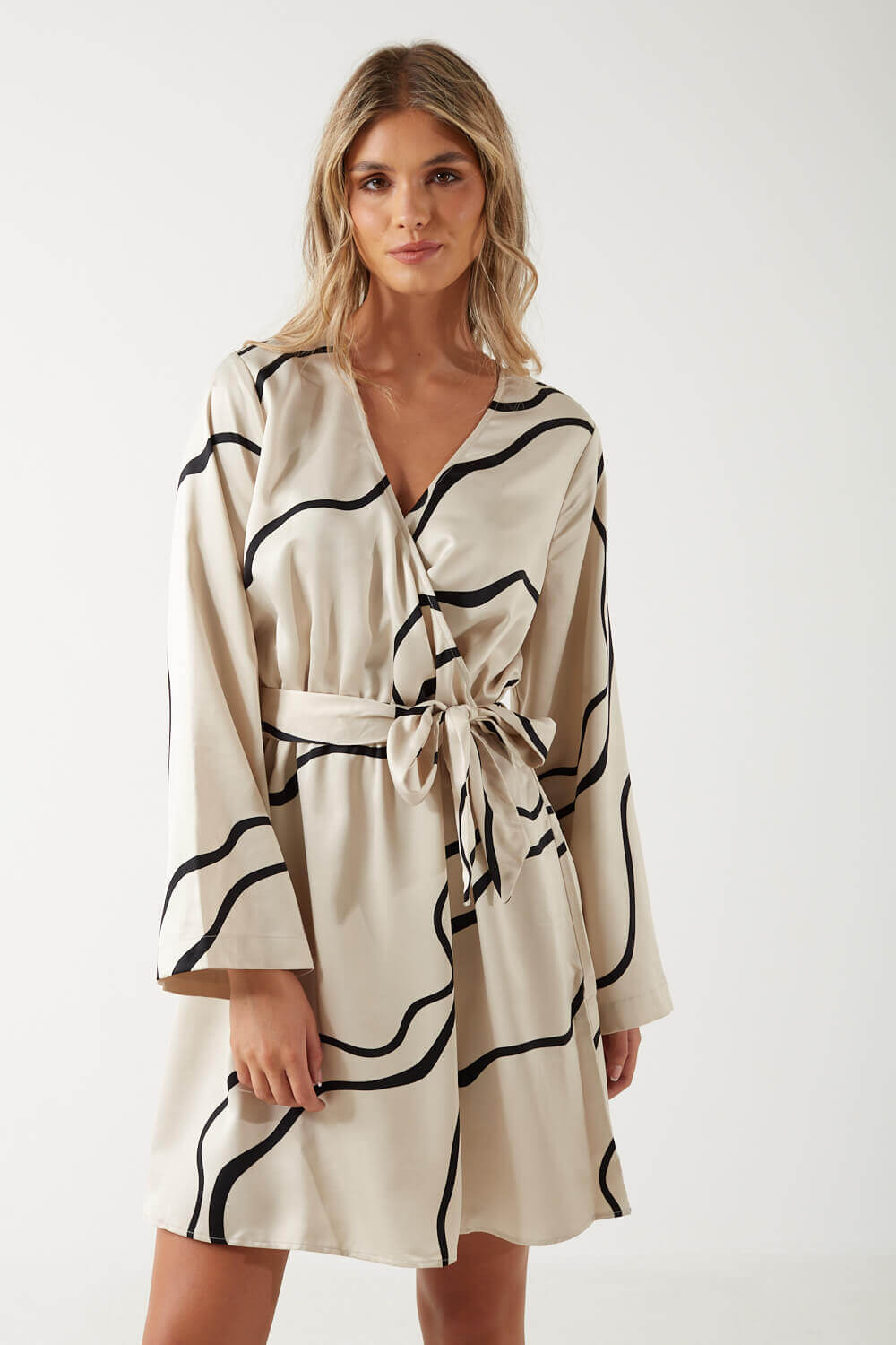 Merle Long Sleeve Short Wrap Printed Dress in Grey