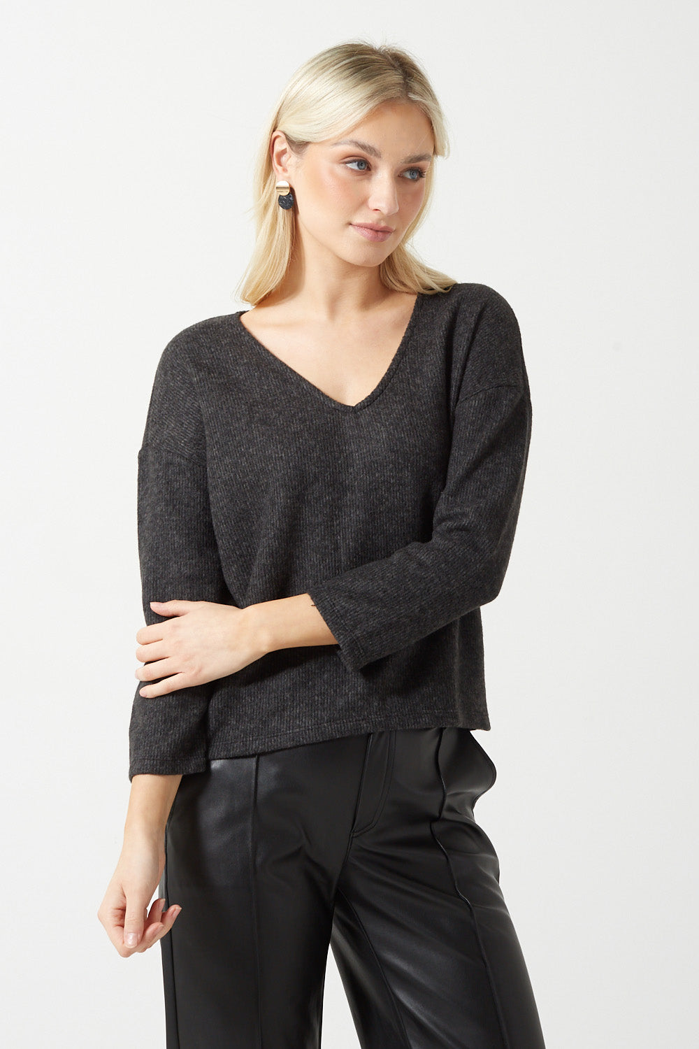 Blis 7/8 V-Neck Top in Black Marl