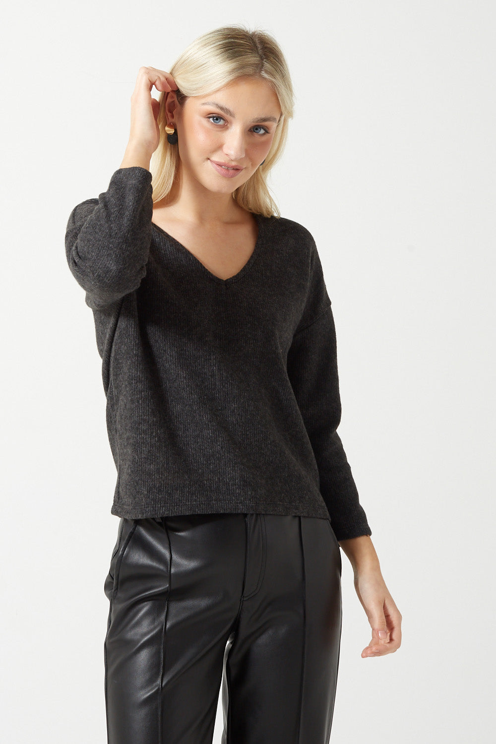 Blis 7/8 V-Neck Top in Black Marl