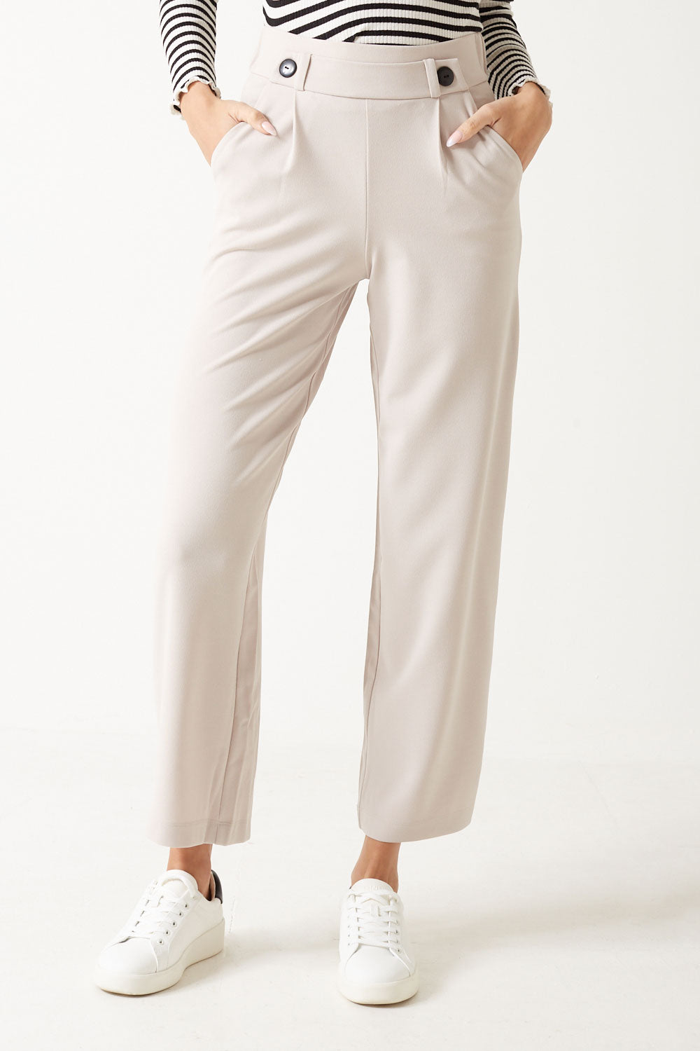 Geggo Button Waist Trousers in Beige