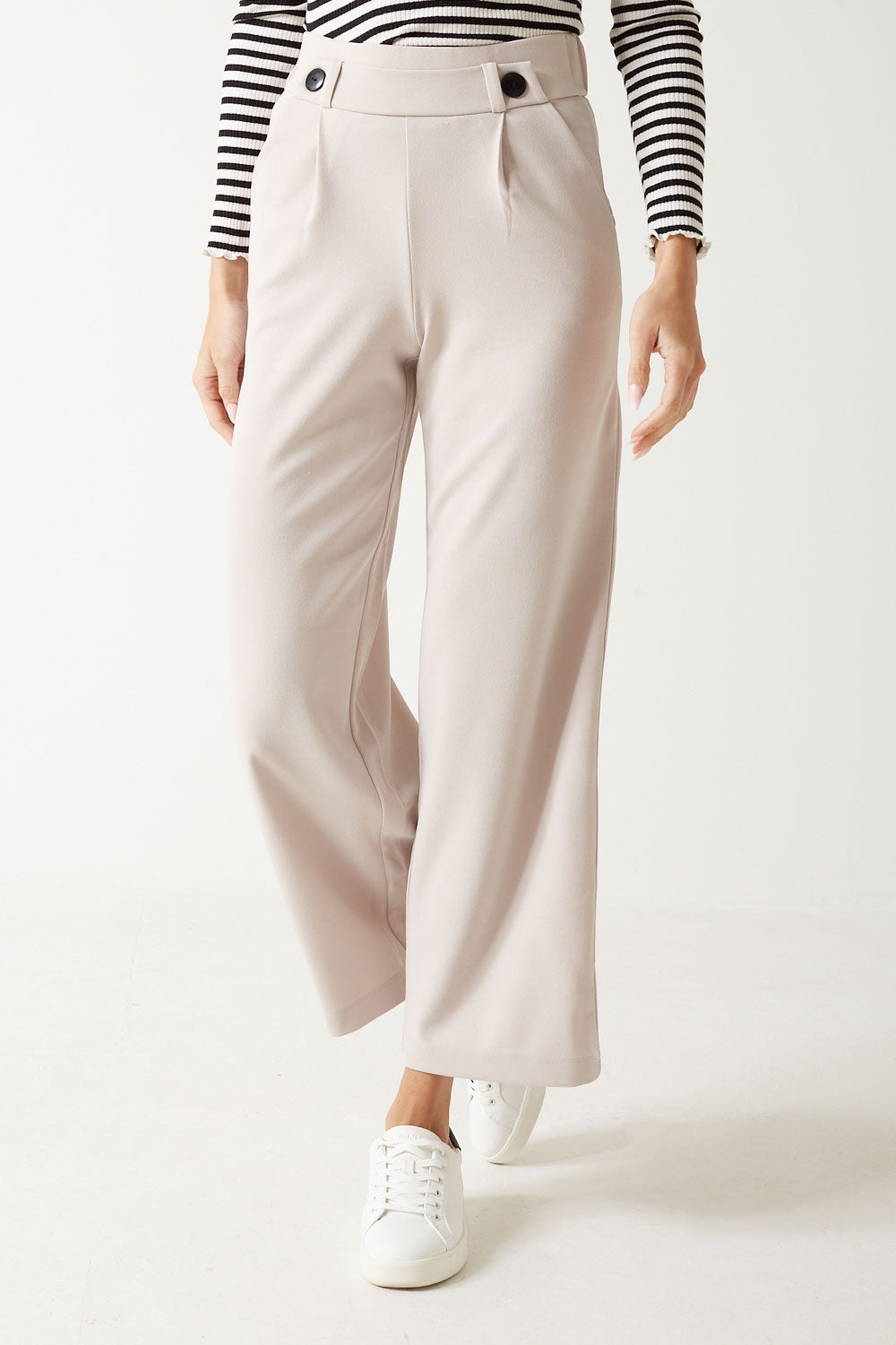 Geggo Button Waist Trousers in Beige