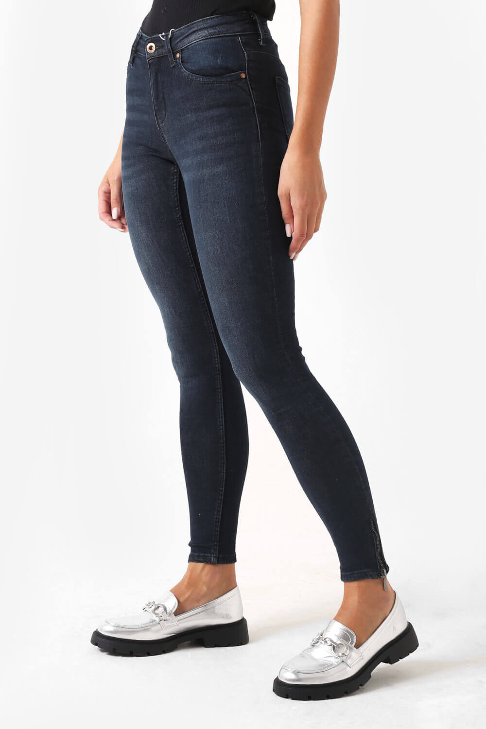 Kendall Skinny Jeans in Dark Wash Denim