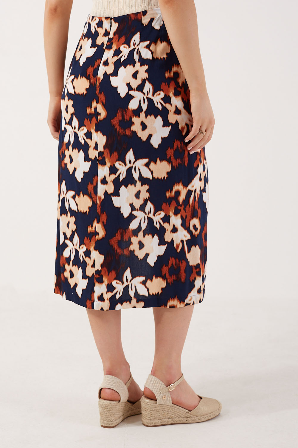 Leticia Floral Ruched Detail Midi Skirt in Navy