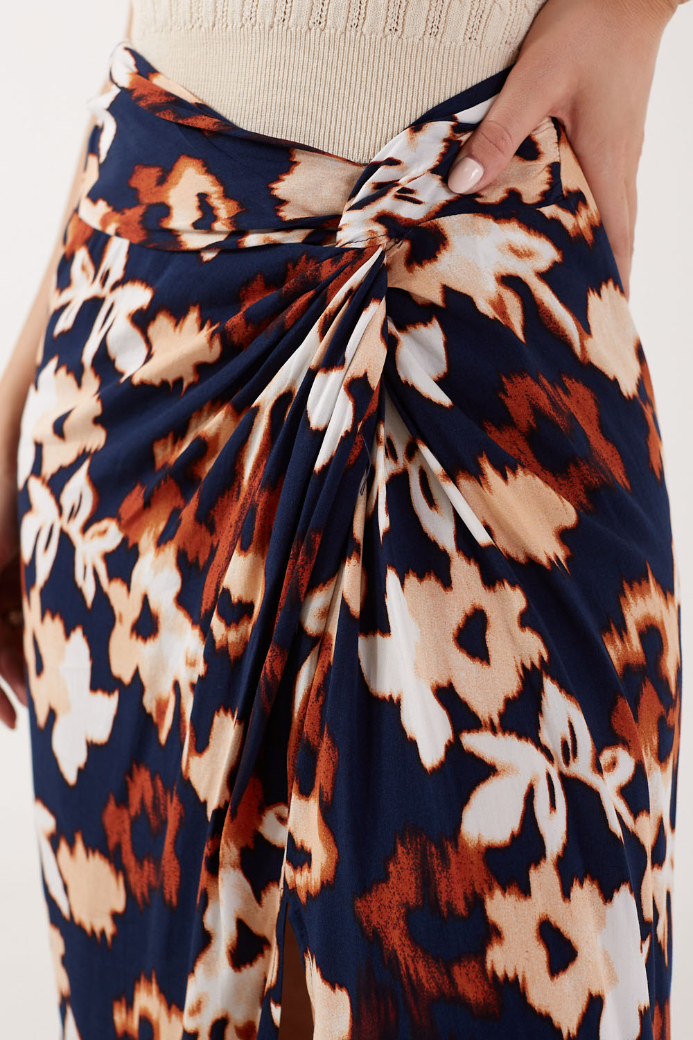 Leticia Floral Ruched Detail Midi Skirt in Navy