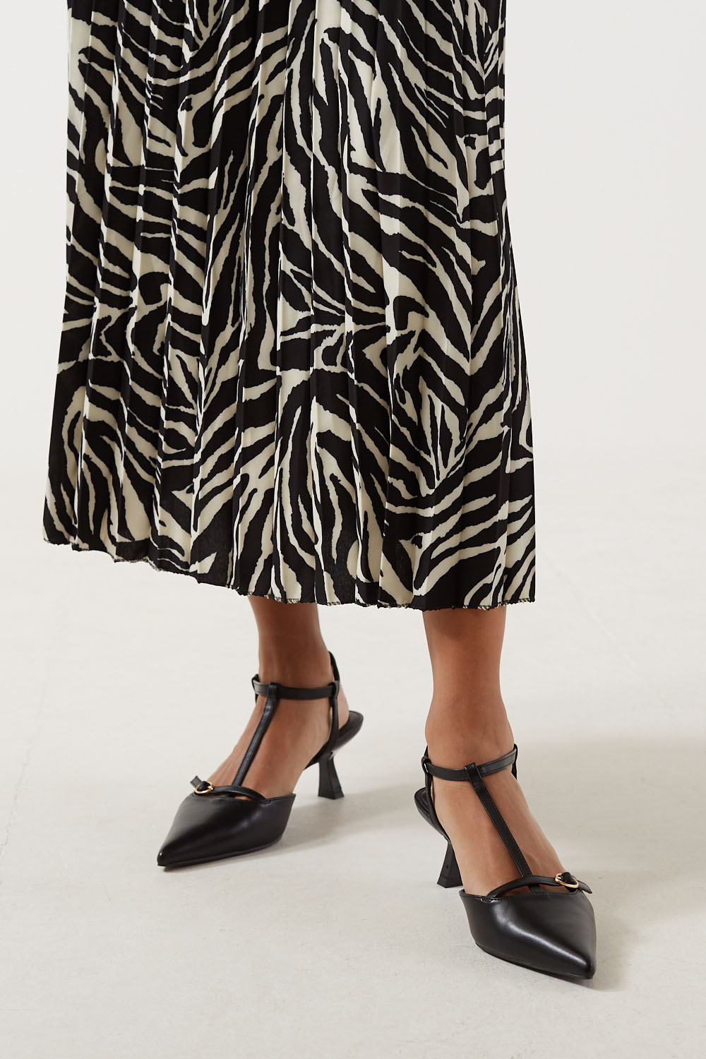 Karla Pointed-Toes Slingback Pumps in Black