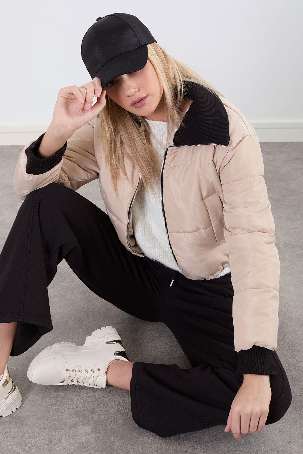 Deja Cropped Bomber Jacket In Cream