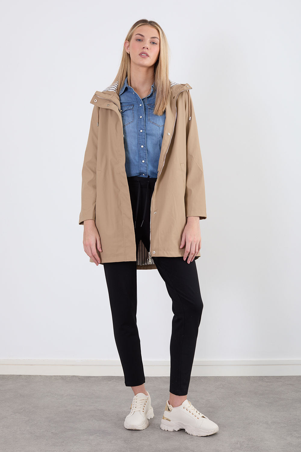 Salma Raincoat In Beige