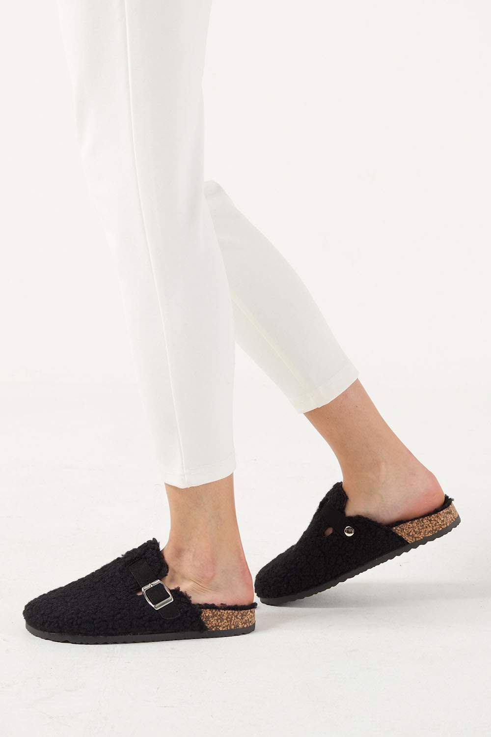 Dee Fluffy Slipon Slippers in Black