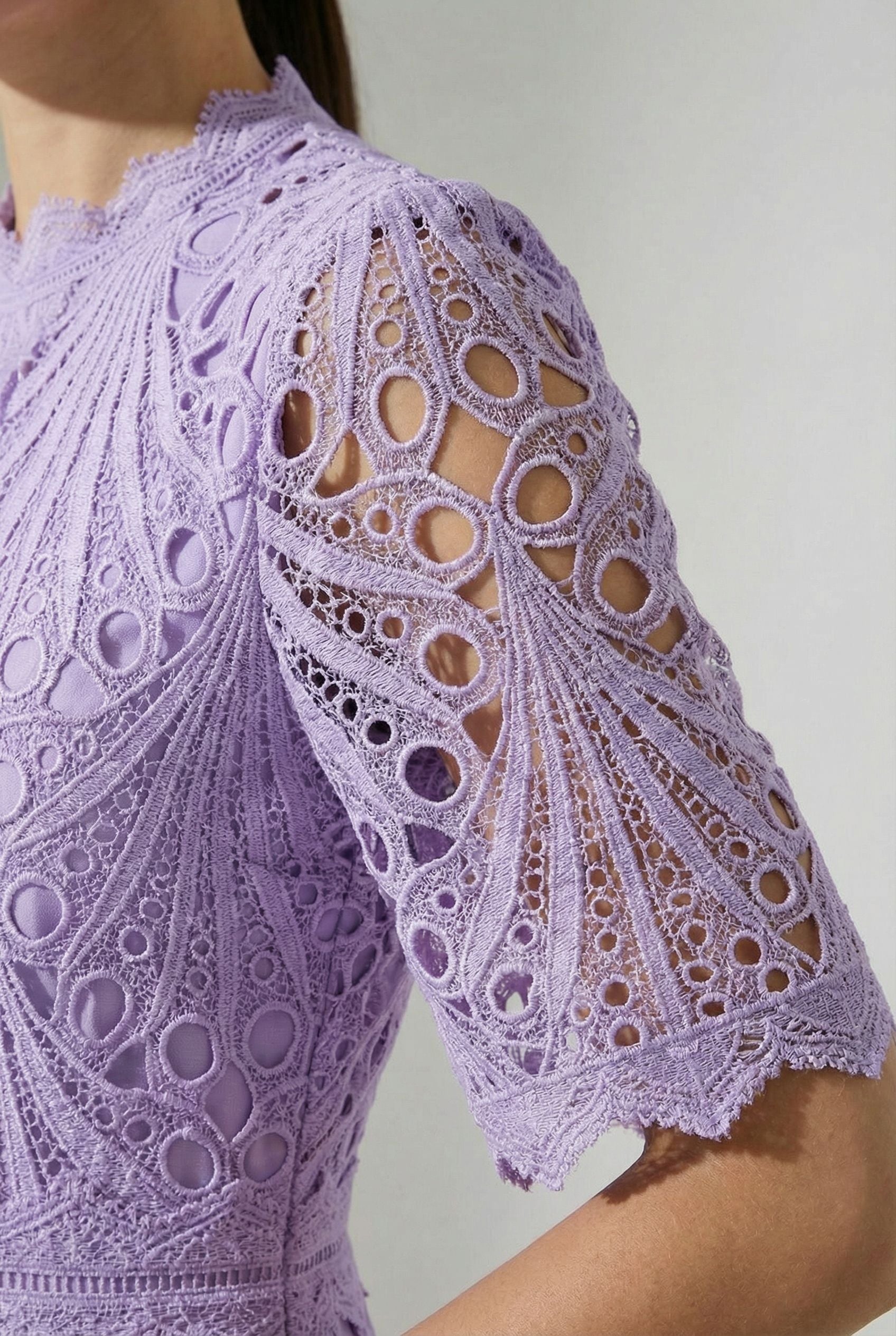 Jude Lace Occasion Midi Dress in Lilac