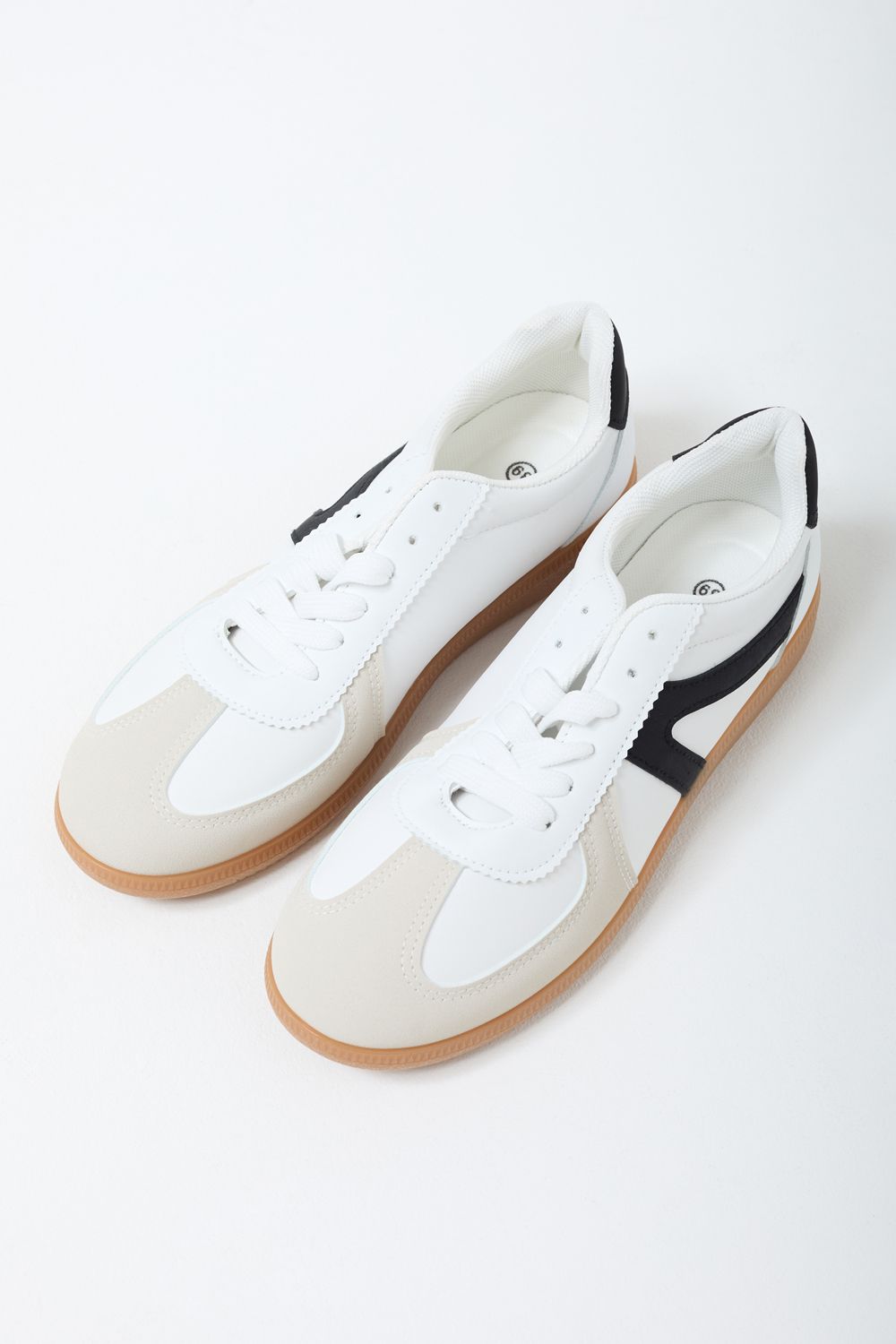Neja Contrast Trainer in White