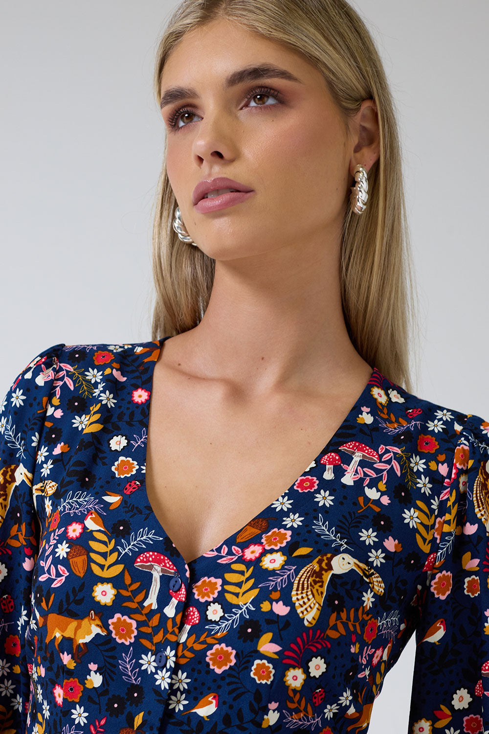 Bibi Long Sleeve V-Neck Printed Short Tea Dress in Navy