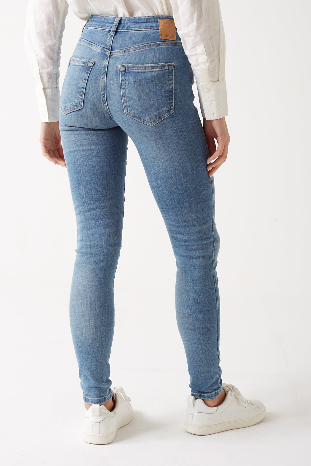 Delly Mid Rise Light Wash Skinny Jeans