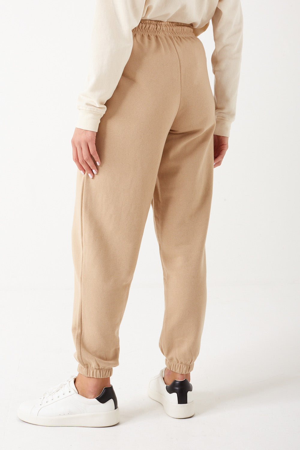 Feel Joggers in Beige