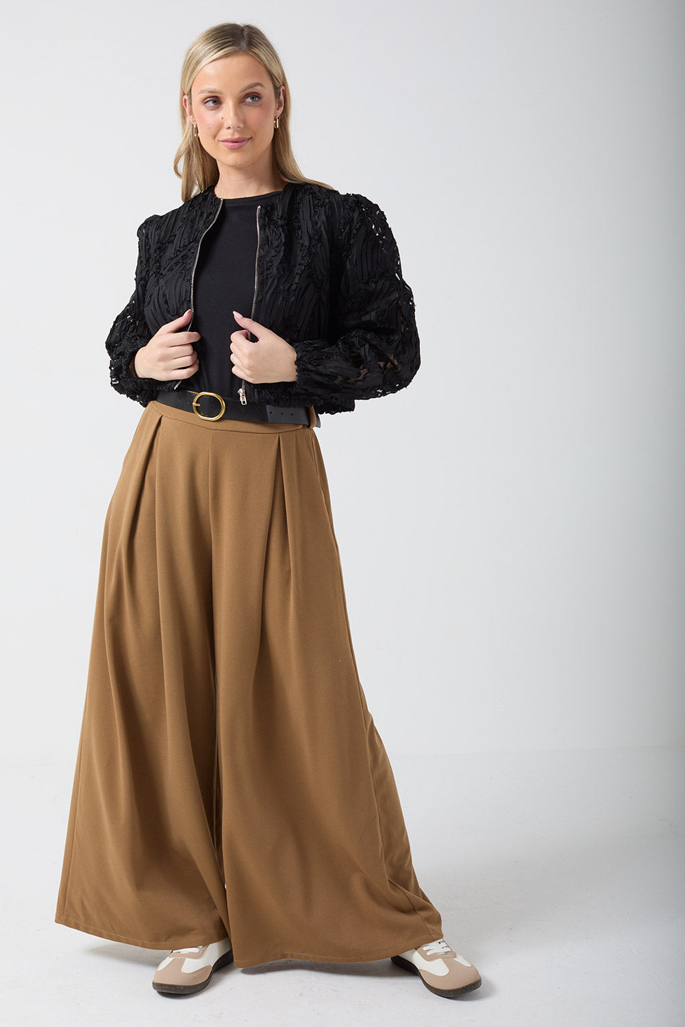 Sile Lace Short Jacket in Black