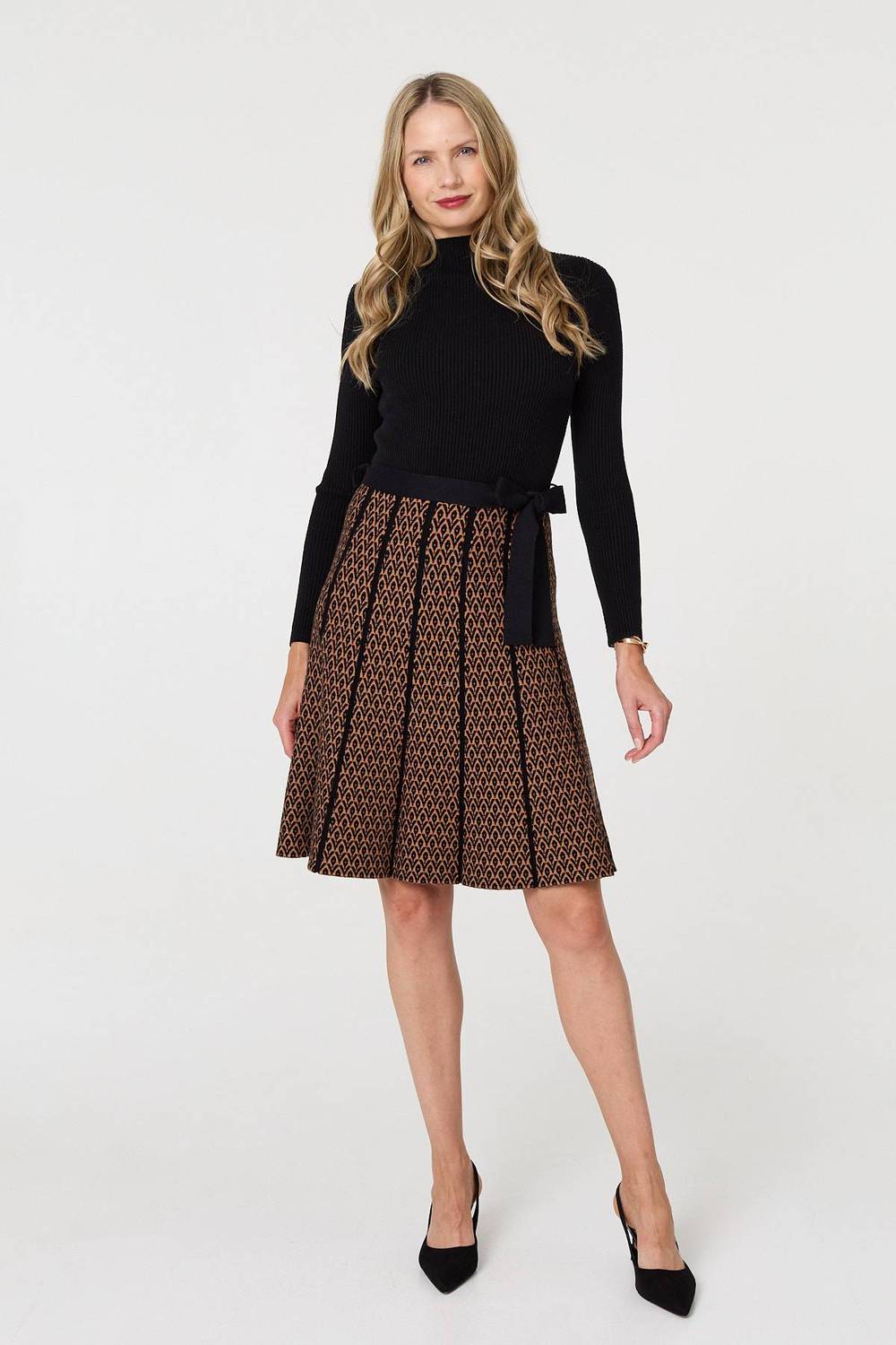 Abstract Pleated Knee Length Knit Dress in Brown