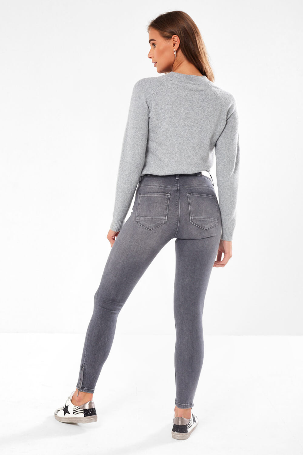 Kendell Skinny Ankle Jeans in Grey