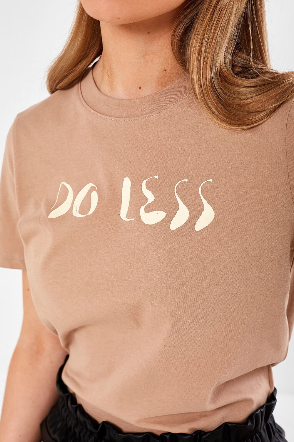 Liwy Do Less Tee in Beige