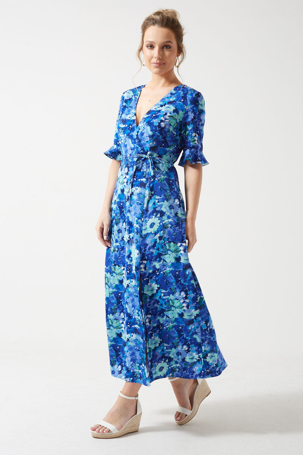 Nayla Floral Print Midi Dress in Blue