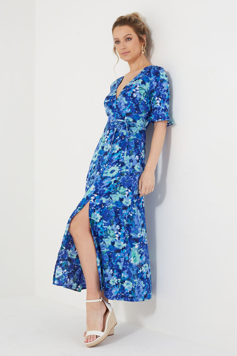 Nayla Floral Print Midi Dress in Blue