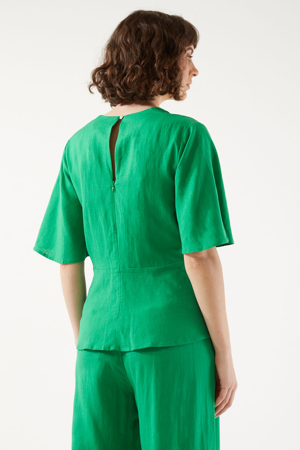 Roberta V-Neck Tie Linen Top in Green