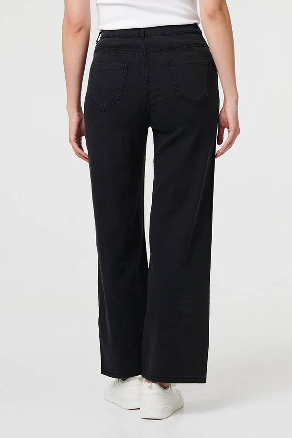 Judy High Waist Relaxed Wide Leg Jeans in Blue