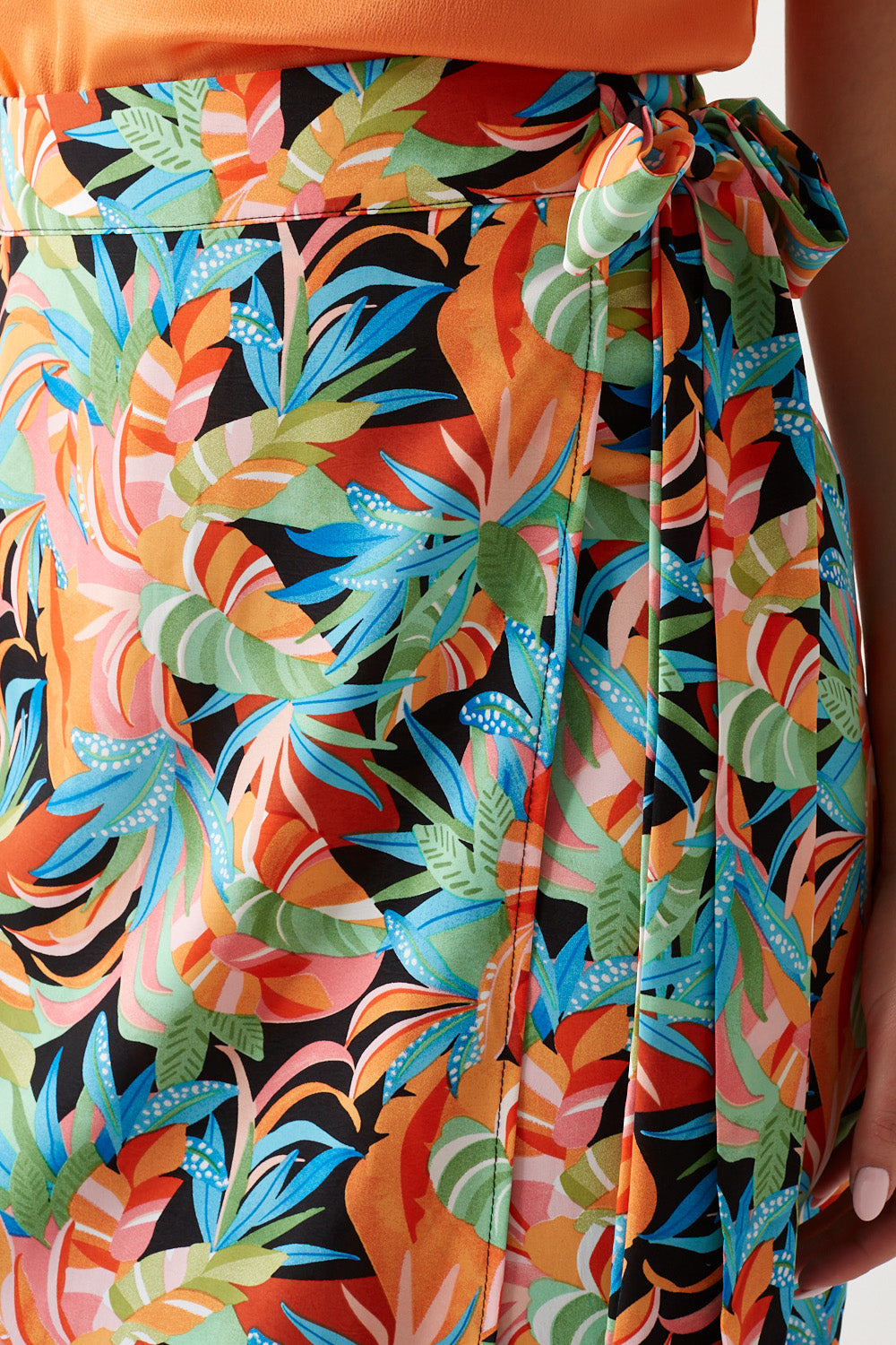 Sian Graphic Print Wrap Skirt in Black