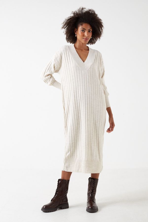 V | in Knit Dress - iCLOTHING Tessa New L/S iCLOTHING Beige Only Midi