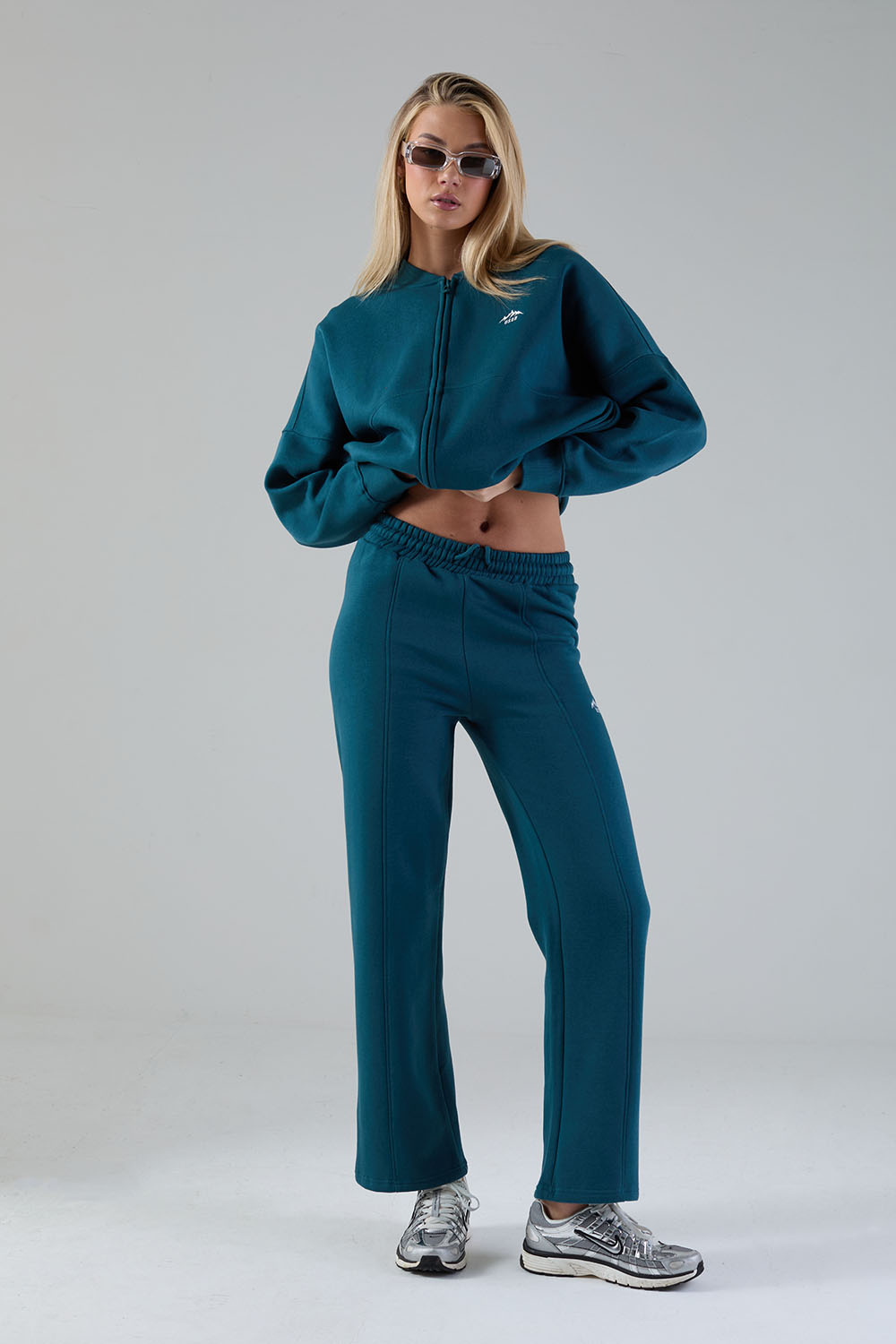 https://www.iclothing.com/media/catalog/product/1/0/10020-teal_40.jpg
