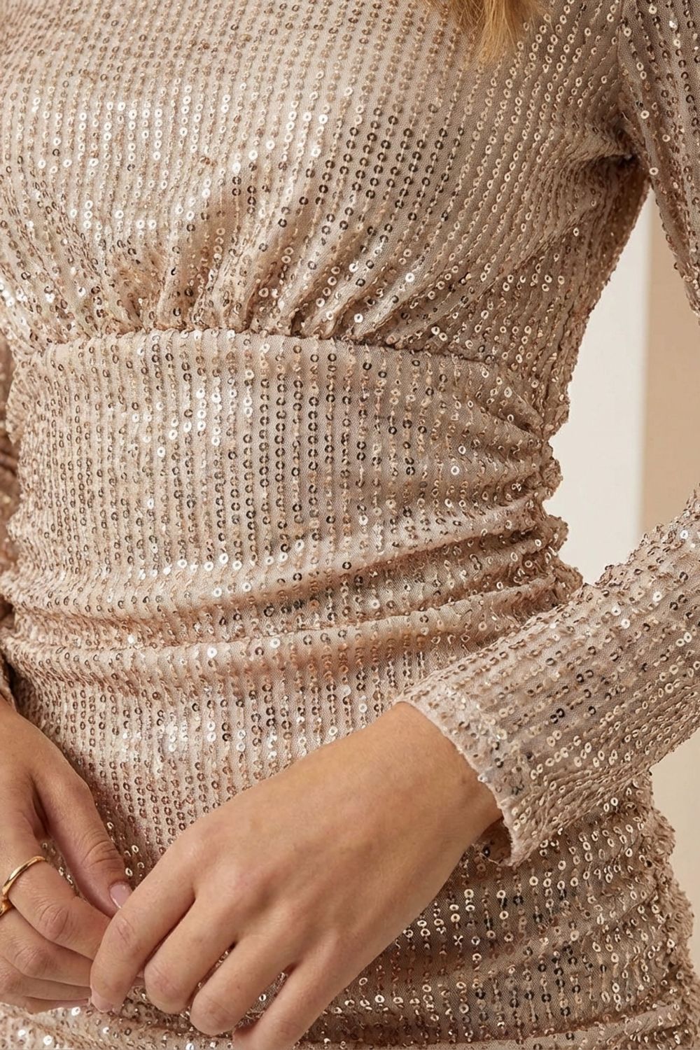 https://www.iclothing.com/media/catalog/product/1/0/10298492-champagne_gold_sequin-5-studio___detail_shot.jpg