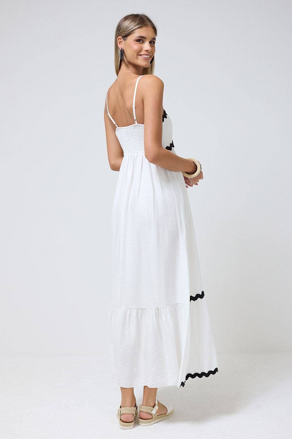 https://www.iclothing.com/media/catalog/product/a/1/a1866robe-white-0114.jpg