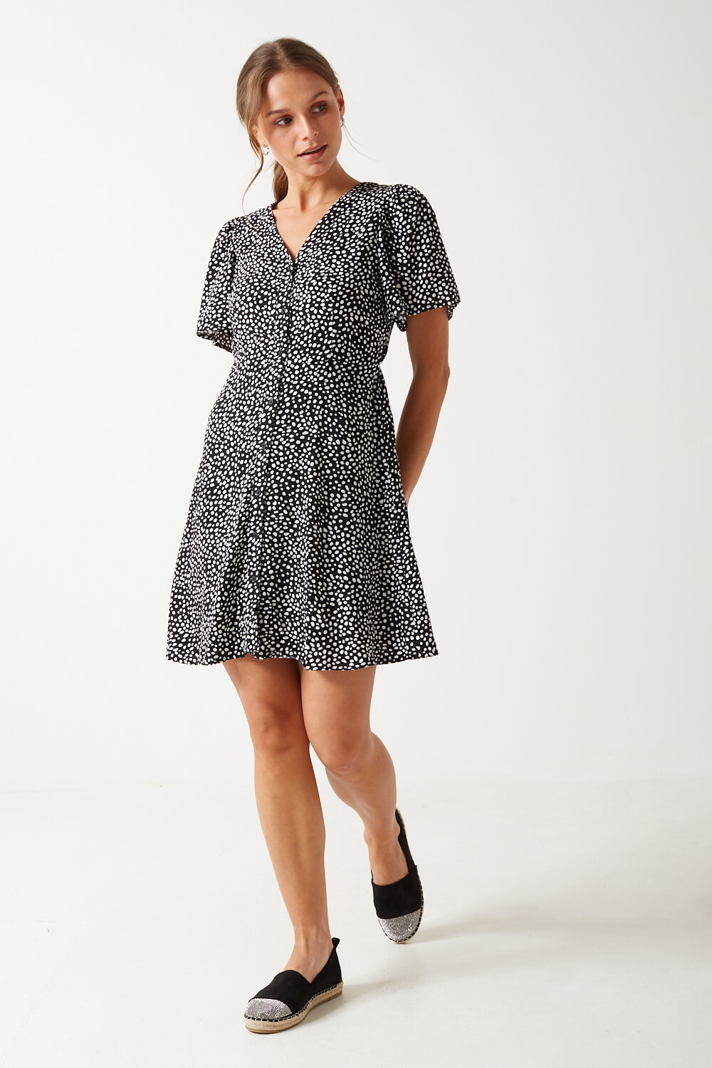 https://www.iclothing.com/media/catalog/product/a/l/alba_dot_print_short_dress_in_black-3.jpg