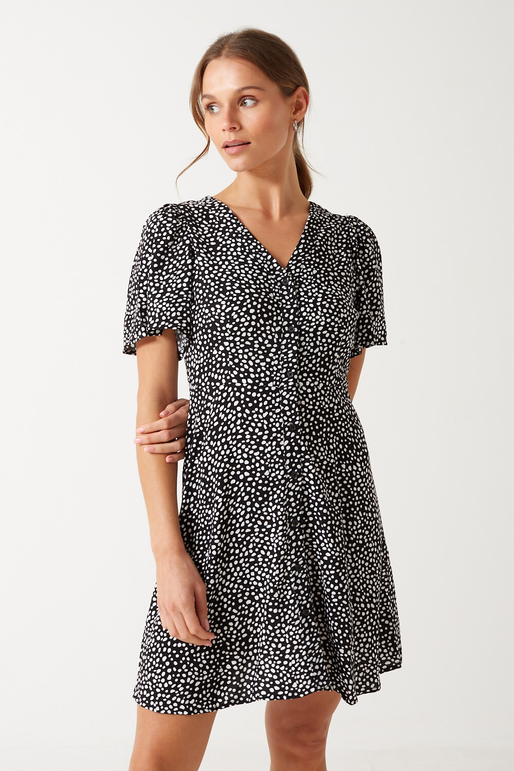 https://www.iclothing.com/media/catalog/product/a/l/alba_dot_print_short_dress_in_black-4.jpg