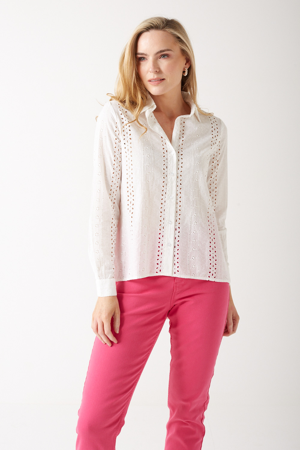 https://www.iclothing.com/media/catalog/product/a/l/alfie_embroidered_shirt_in_white-3.jpg