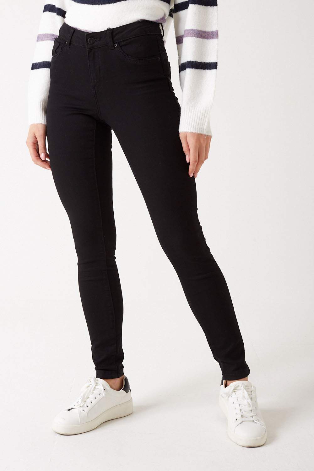 https://www.iclothing.com/media/catalog/product/a/l/alia_mid_rise_skinny_jeans_in_black-1.jpg