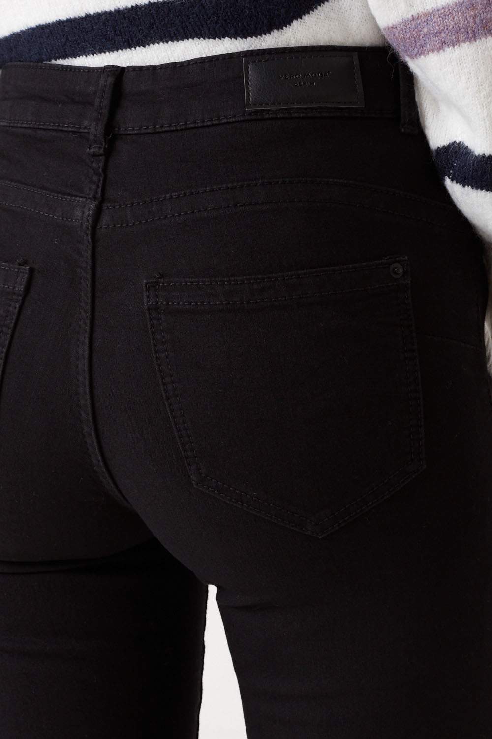 https://www.iclothing.com/media/catalog/product/a/l/alia_mid_rise_skinny_jeans_in_black-3.jpg