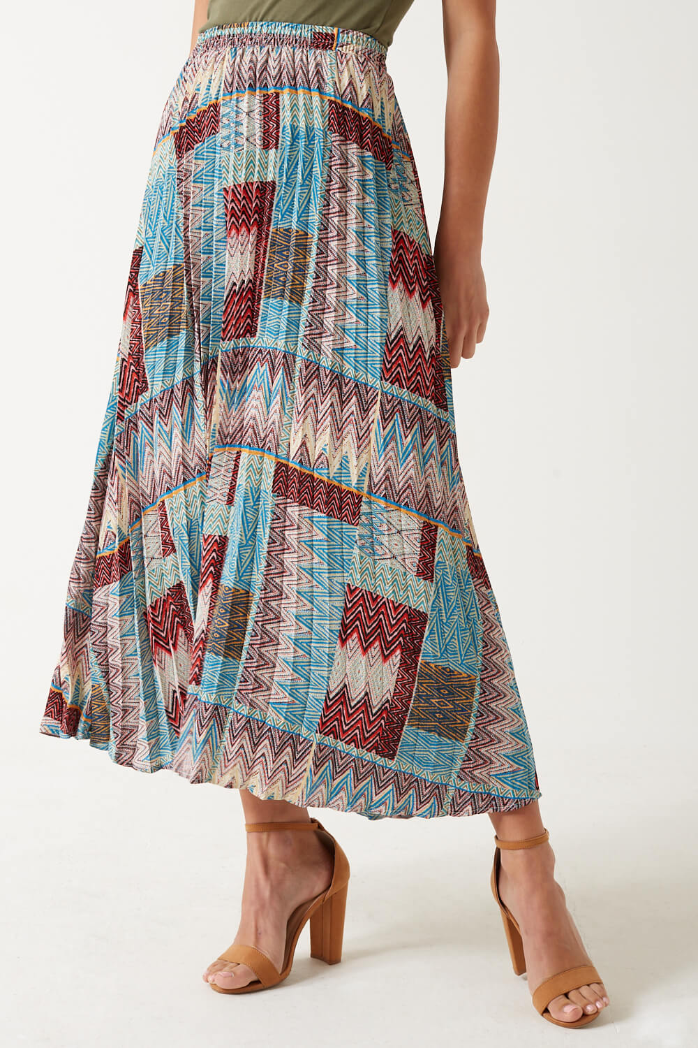 https://www.iclothing.com/media/catalog/product/a/l/alma_chevron_pleated_midi_skirt_in_multi-1.jpg