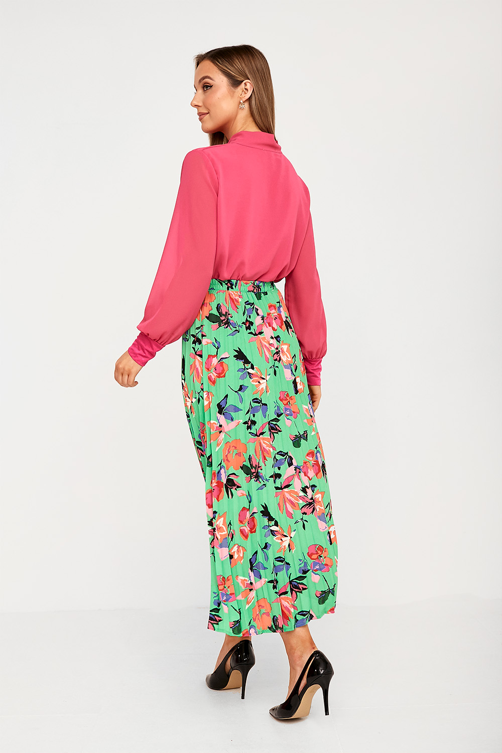 https://www.iclothing.com/media/catalog/product/a/l/alma_floral_print_pleated_midi_skirt_in_green-2.jpg