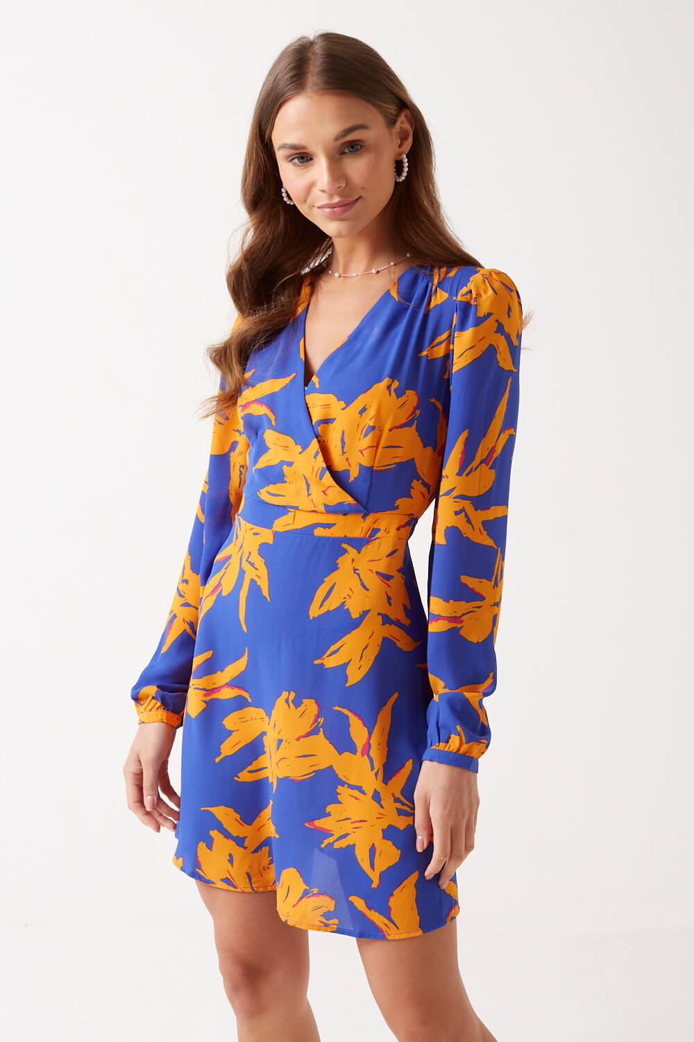 https://www.iclothing.com/media/catalog/product/a/l/alma_printed_short_dress_in_blue-4a.jpg