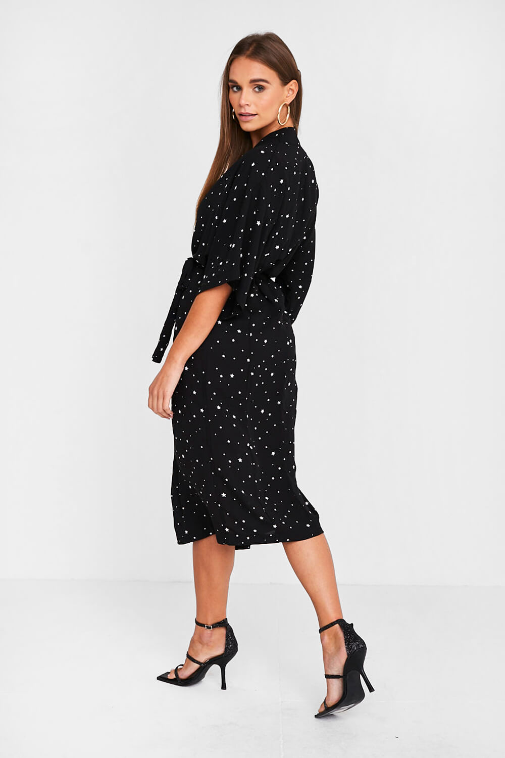 https://www.iclothing.com/media/catalog/product/a/l/alma_star_kimono_dress_in_black-1.jpg