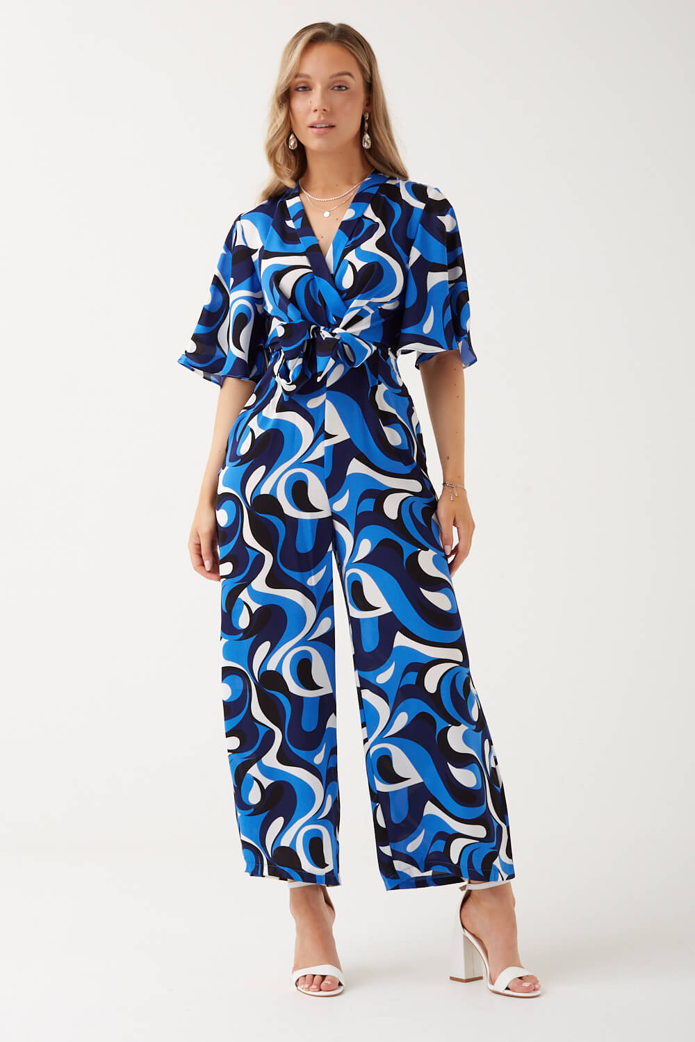 https://www.iclothing.com/media/catalog/product/a/m/amy_wave_print_jumpsuit_in_blue-1.jpg