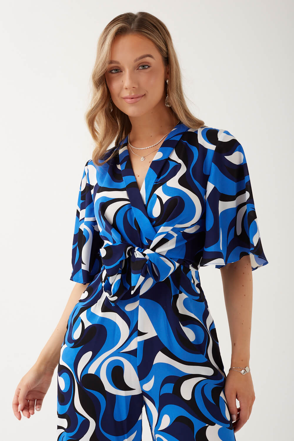 https://www.iclothing.com/media/catalog/product/a/m/amy_wave_print_jumpsuit_in_blue-3.jpg