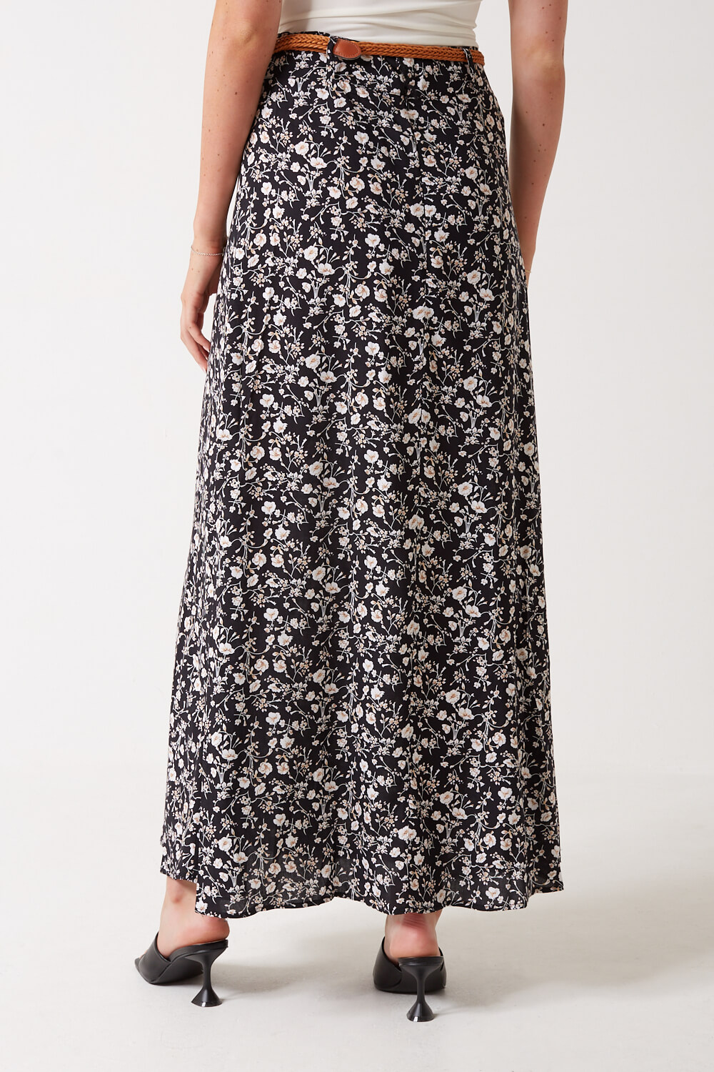 https://www.iclothing.com/media/catalog/product/a/n/analise_floral_print_maxi_skirt_in_black-2.jpg