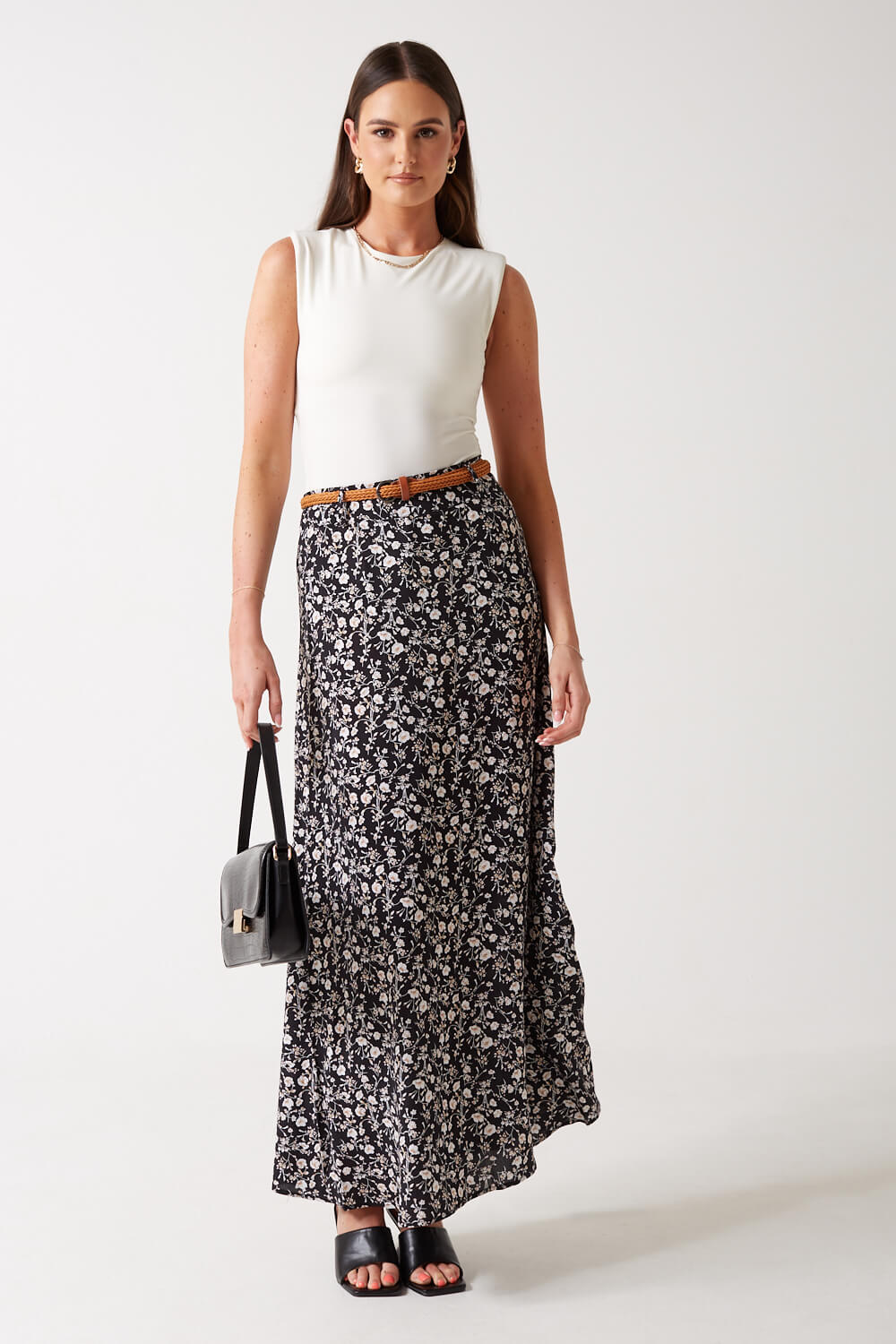 https://www.iclothing.com/media/catalog/product/a/n/analise_floral_print_maxi_skirt_in_black-3.jpg