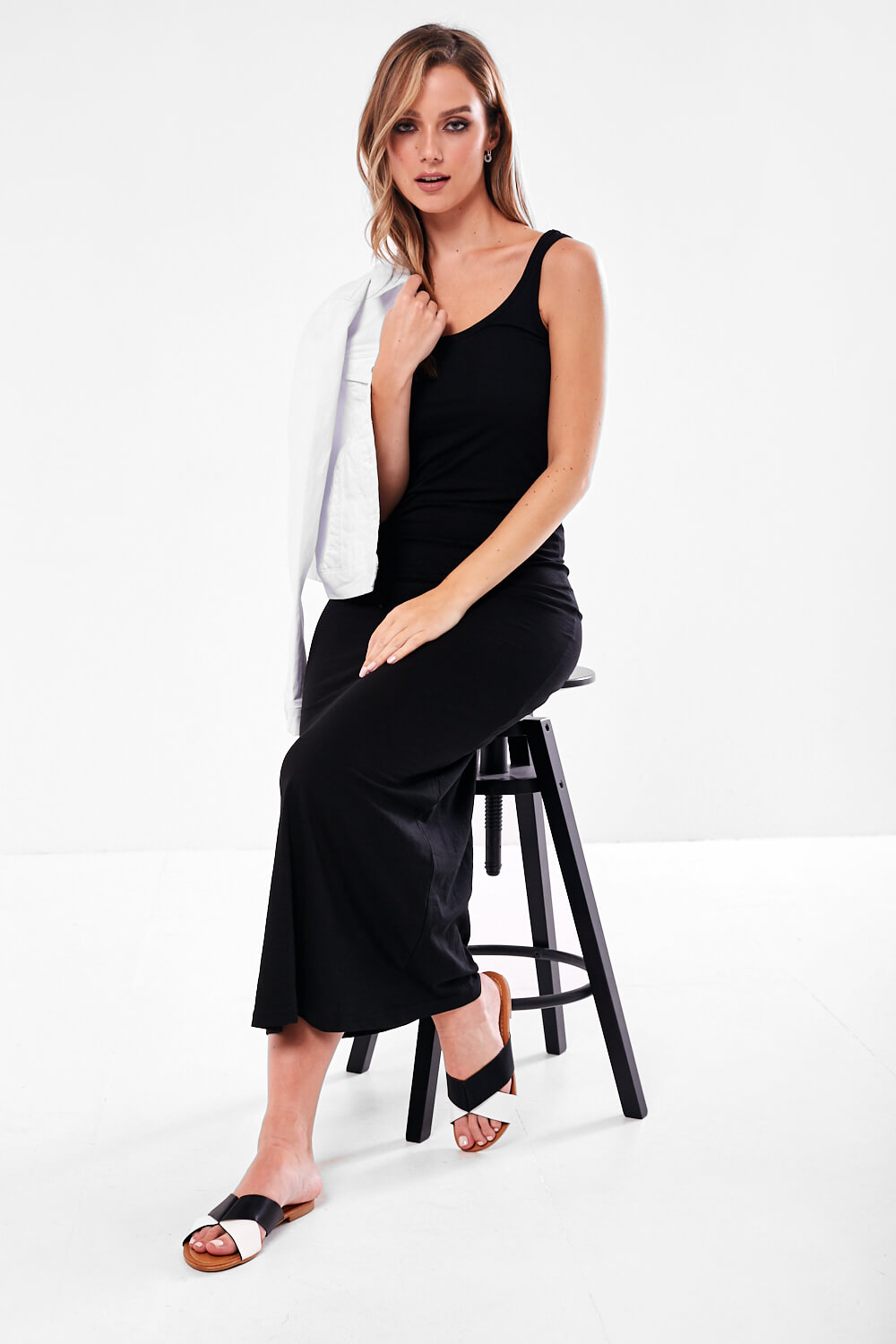 https://www.iclothing.com/media/catalog/product/a/n/anna_maxi_sundress_in_black-4_1.jpg