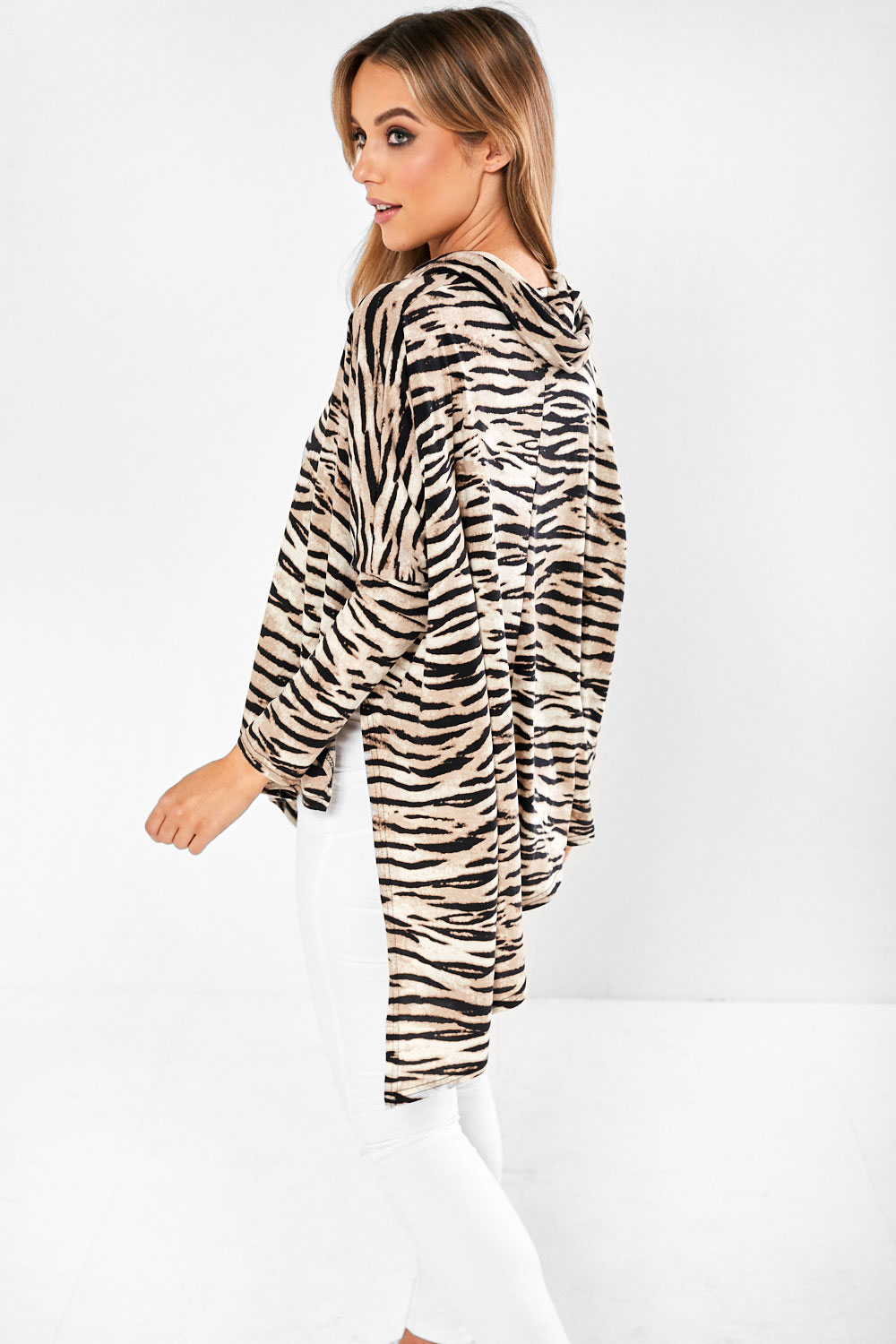 https://www.iclothing.com/media/catalog/product/a/o/aoife_oversized_top_in_zebra_print-2.jpg