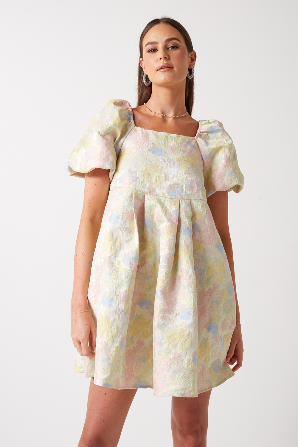 https://www.iclothing.com/media/catalog/product/a/s/asla_short_floral_dress_in_pale_yellow-1.jpg