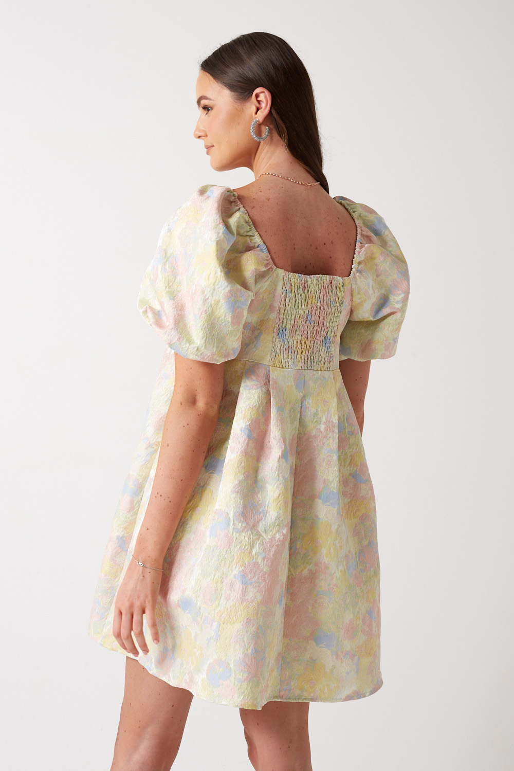 https://www.iclothing.com/media/catalog/product/a/s/asla_short_floral_dress_in_pale_yellow-2.jpg