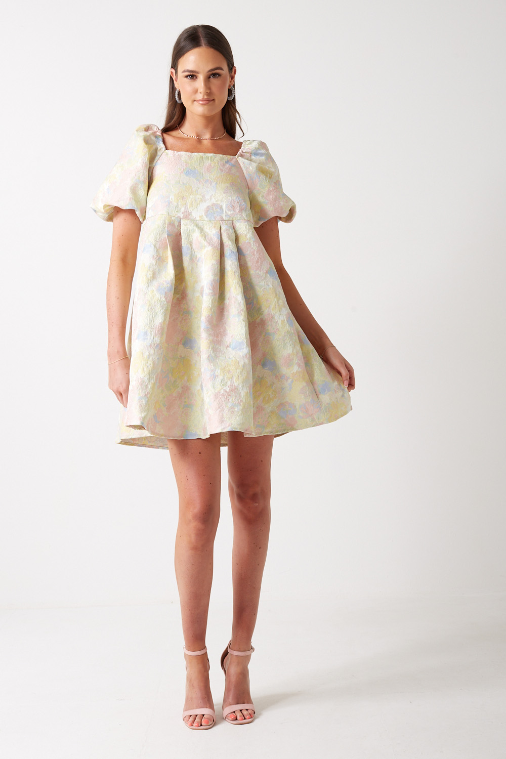 https://www.iclothing.com/media/catalog/product/a/s/asla_short_floral_dress_in_pale_yellow-3.jpg